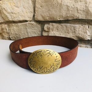 Leather oval buckle vintage women’s belt